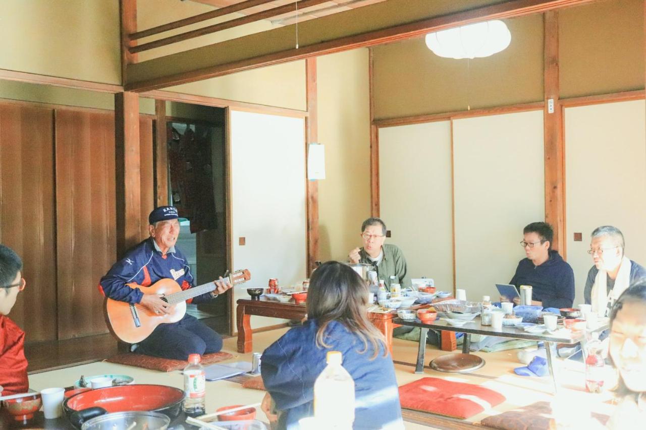 Guest House Yukari Tsuru Екстер'єр фото