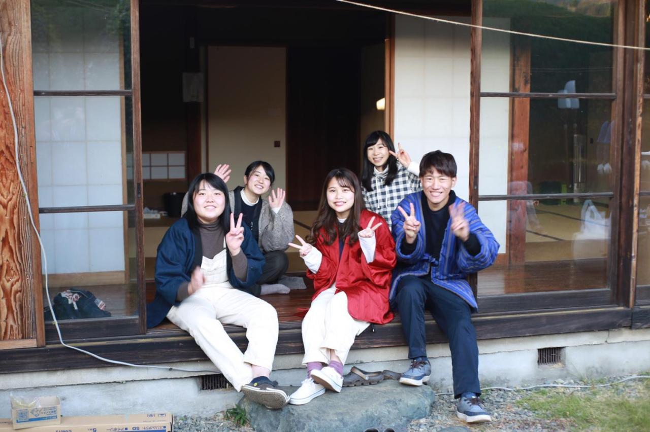Guest House Yukari Tsuru Екстер'єр фото