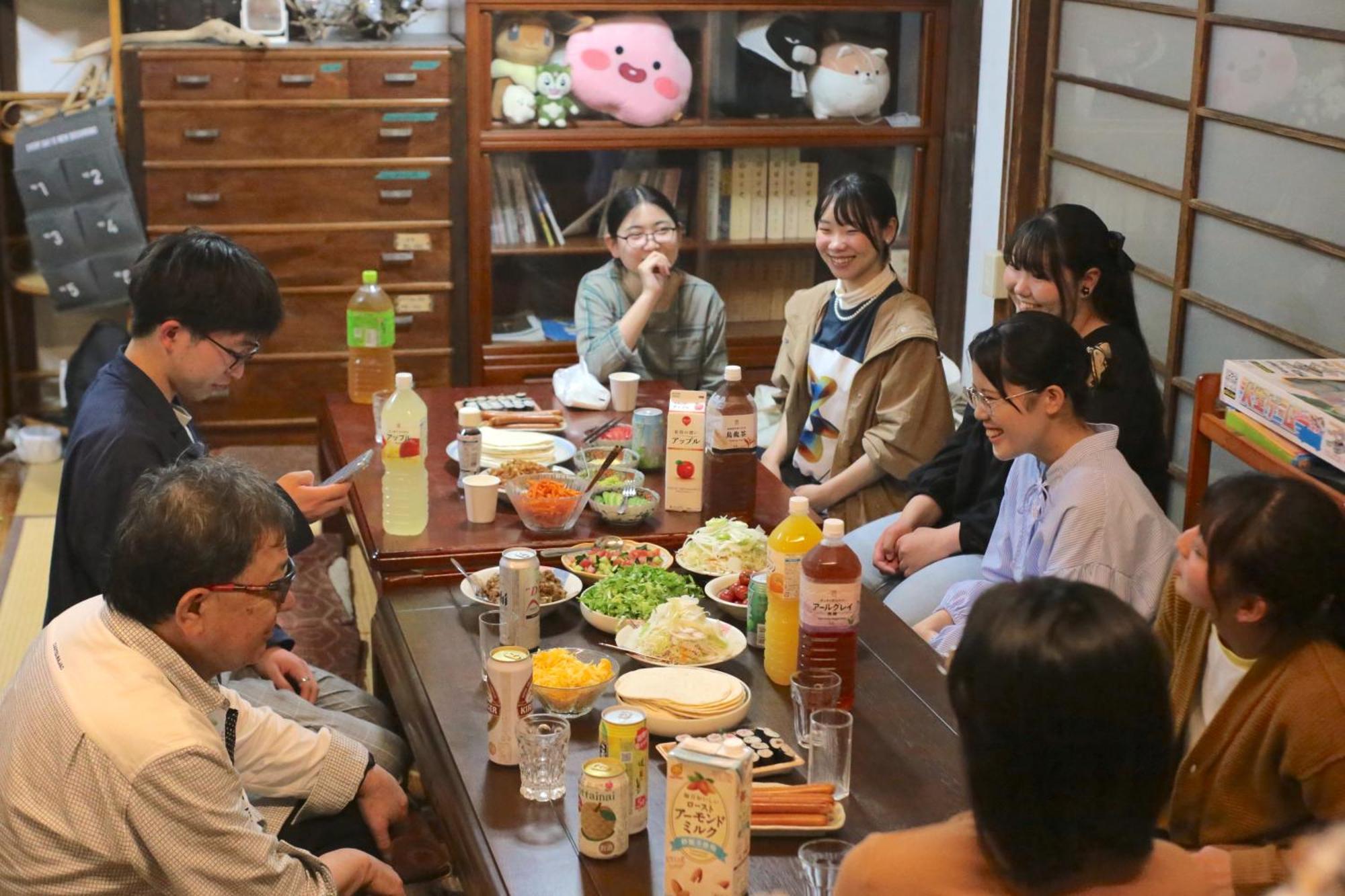 Guest House Yukari Tsuru Екстер'єр фото