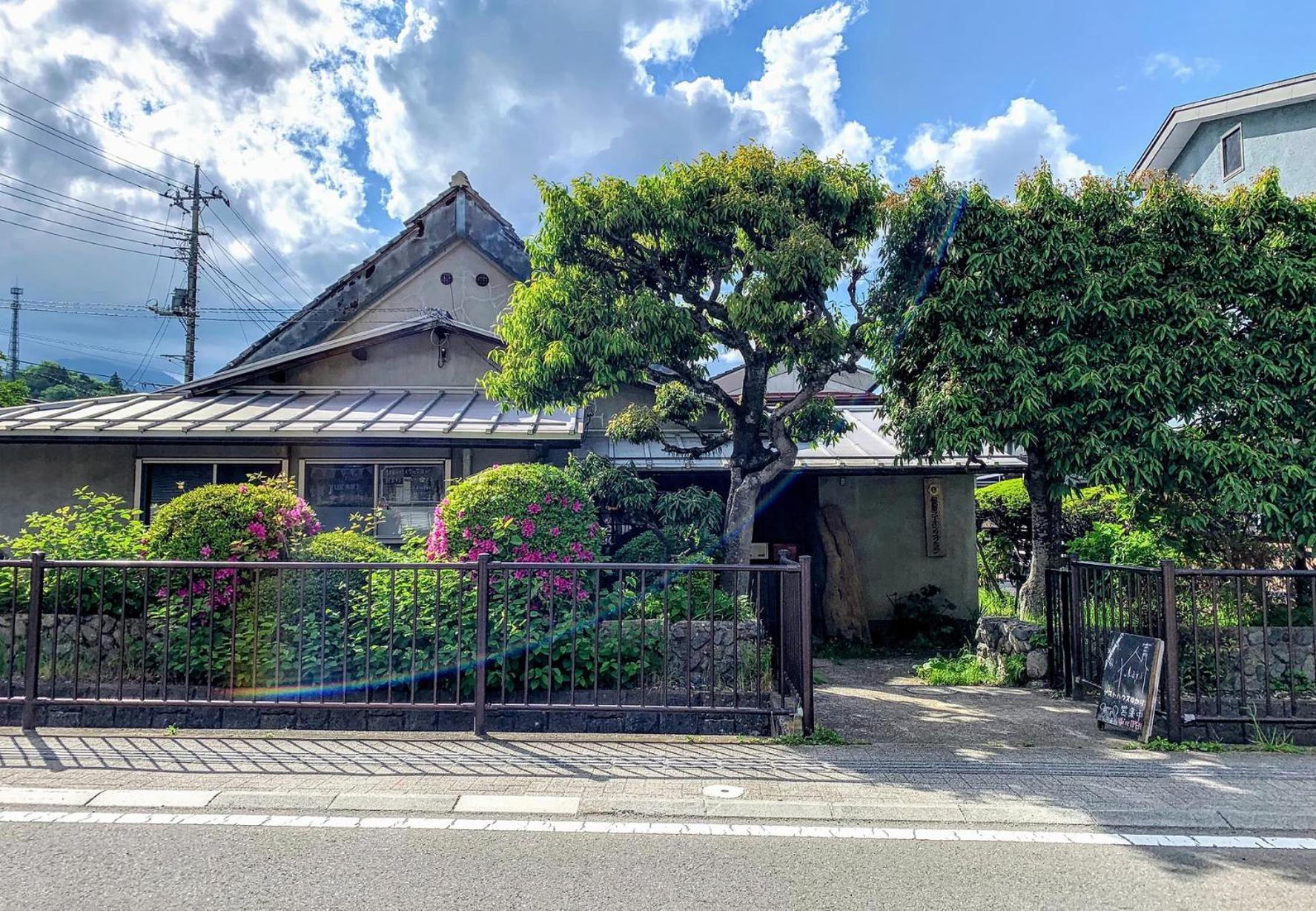 Guest House Yukari Tsuru Екстер'єр фото
