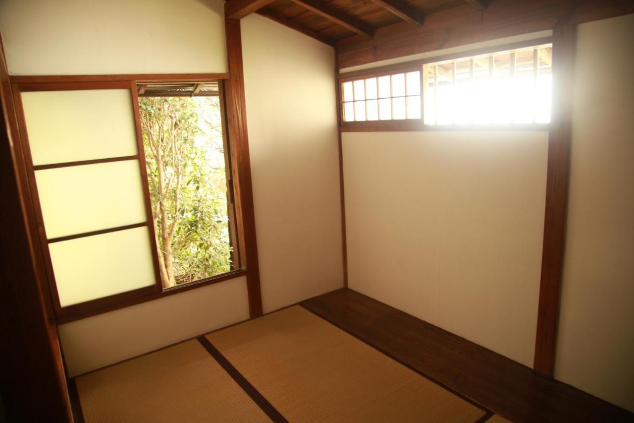Guest House Yukari Tsuru Екстер'єр фото