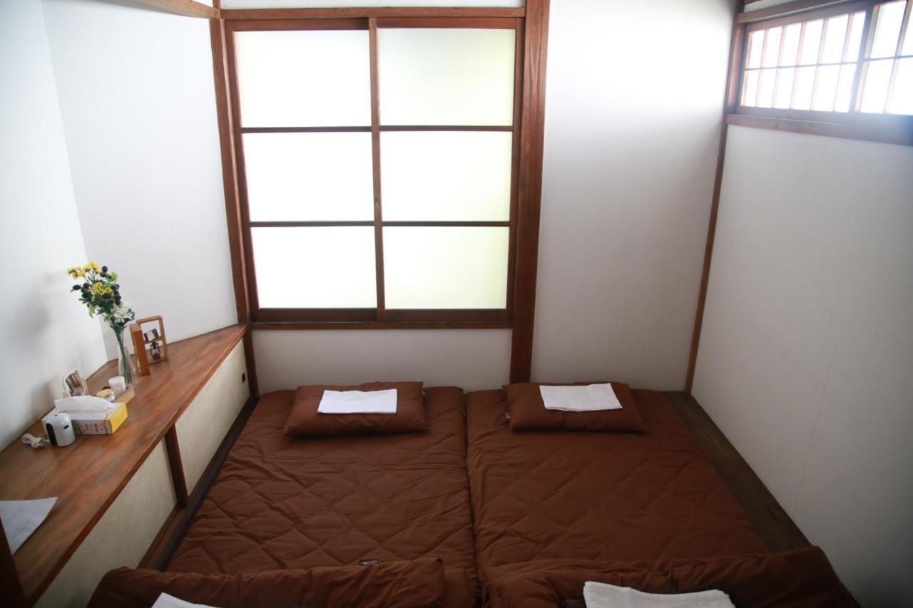 Guest House Yukari Tsuru Екстер'єр фото