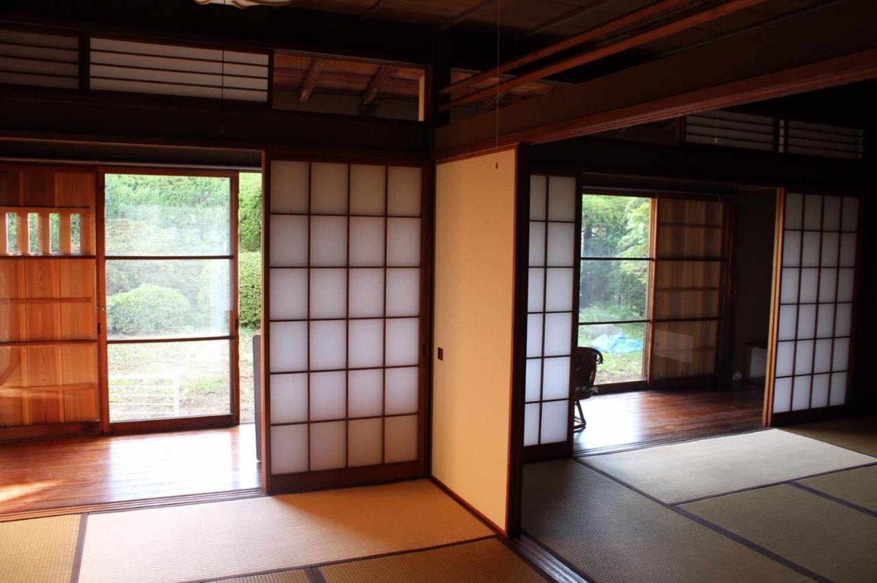 Guest House Yukari Tsuru Екстер'єр фото